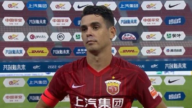 据了解，没有人向主教练明确表达过担忧，而主帅认为他的队员们完全投入其中，并理解曼联想要持续获得成功，就需要做出牺牲。